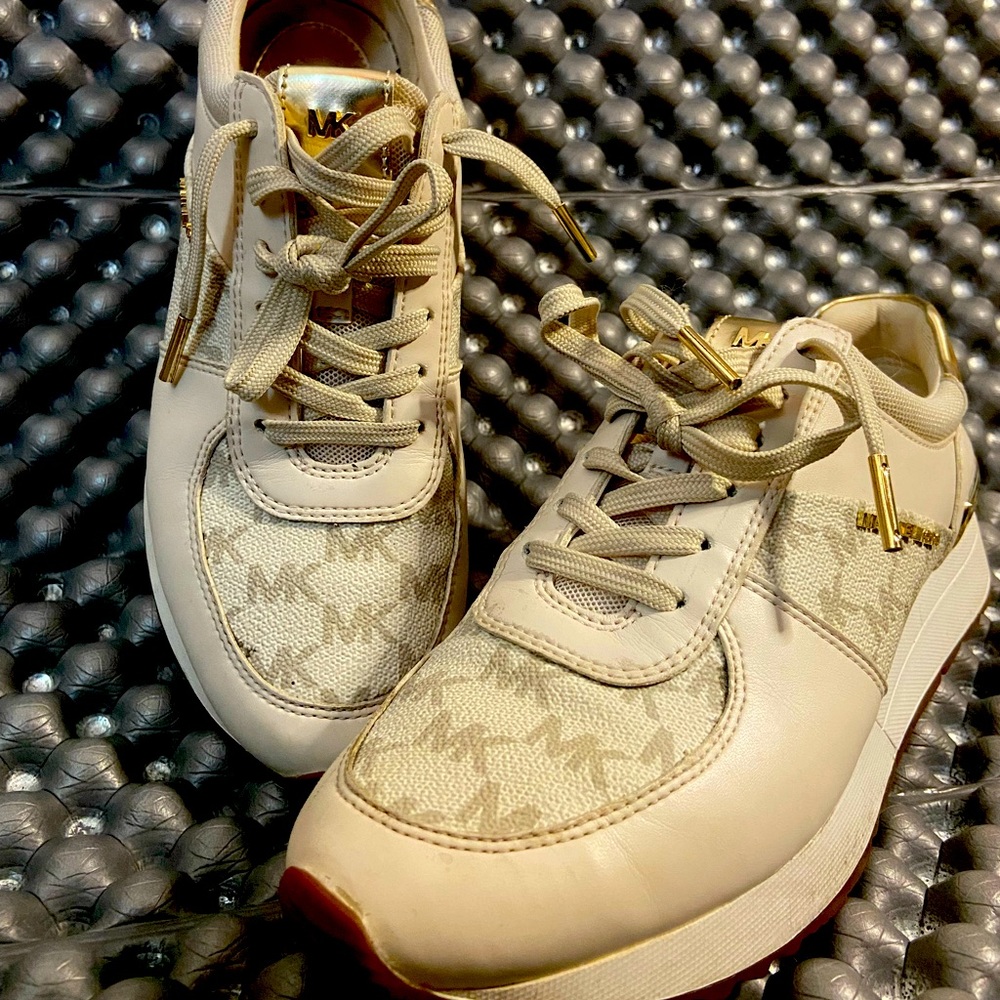 Women’s size 6 Michael Kors tan and gold tennis sneaker